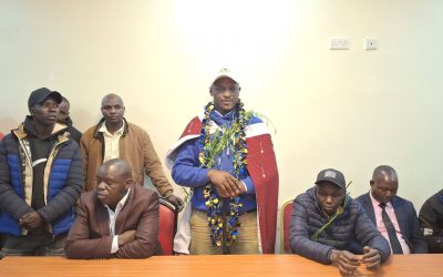 KUPPET Narok branch Chairman Chepkwony (centre) in Dikirr