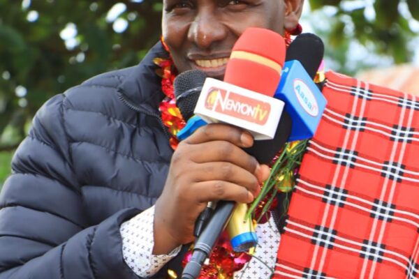 Bomet Central MP Richard Kilel speaking during the classroom launch at Kamobiriri Primary School