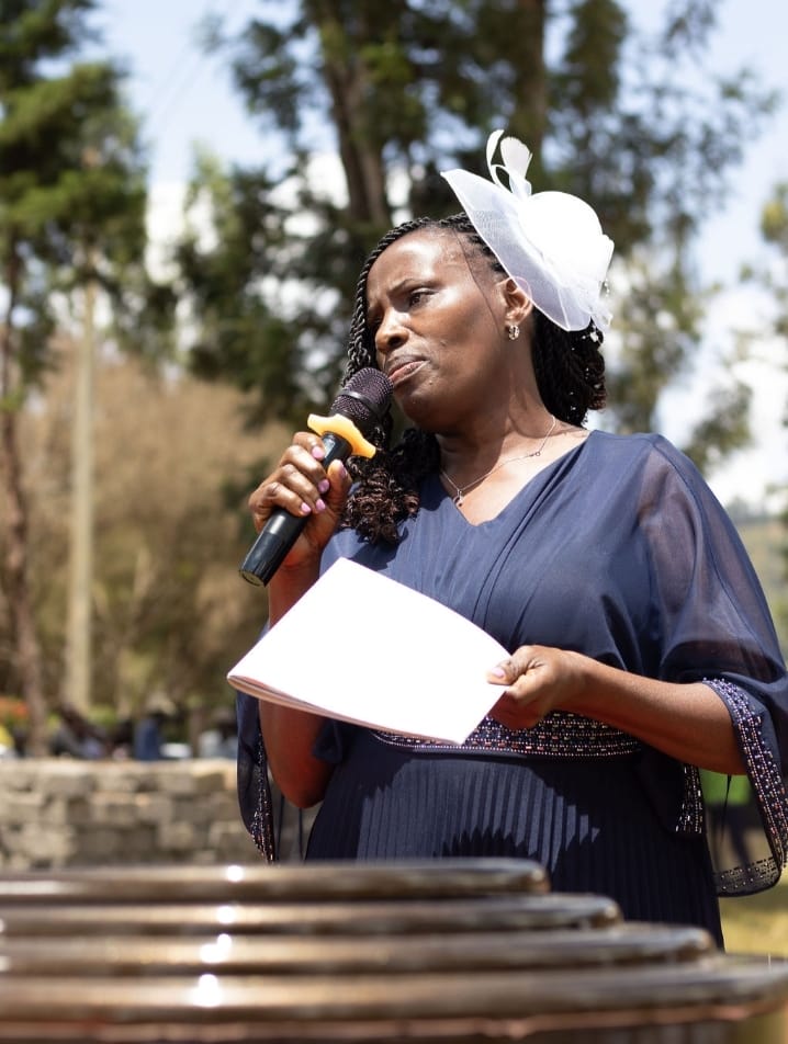 Lucia Kilonzo, the wife of the late principal reads her speech during her husband burial in Kikambuani Village in kangundo Constituency. Photo by Gastone Valusi