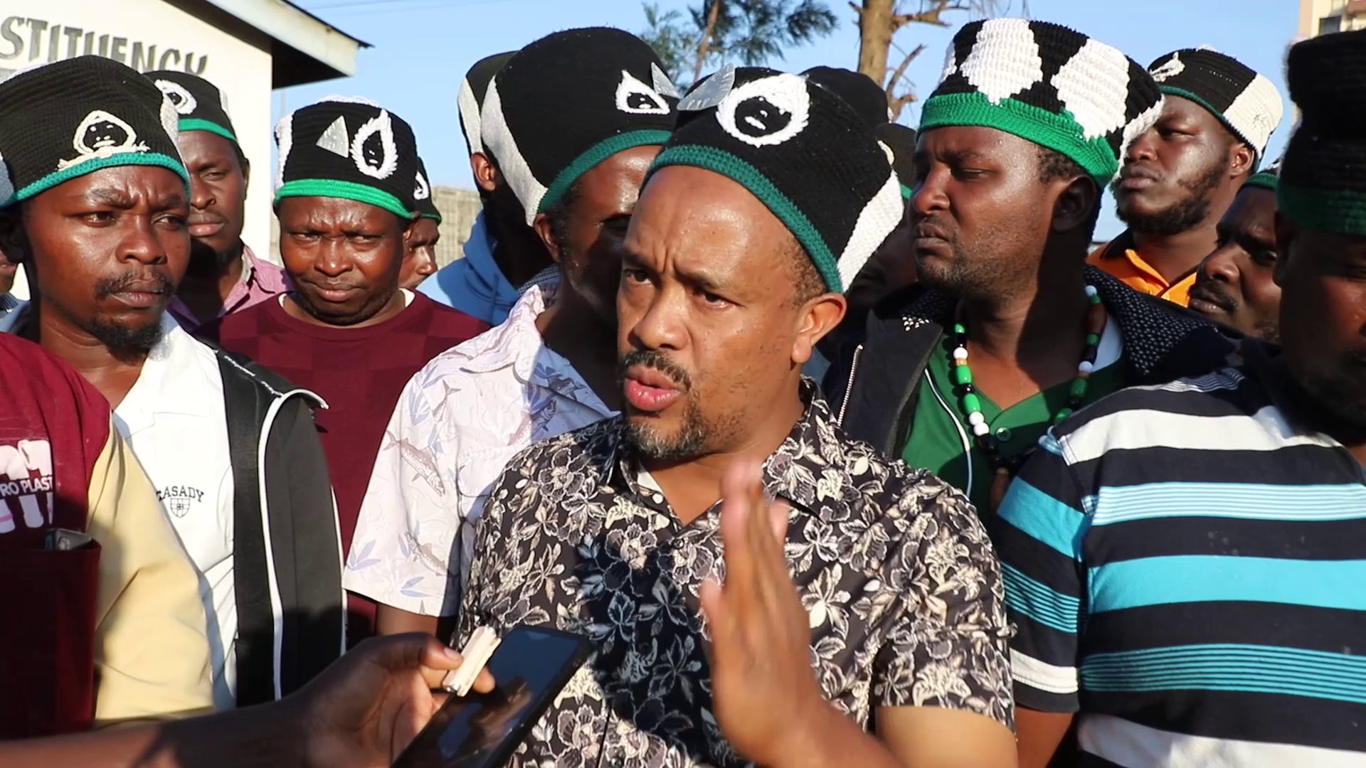 Kamau Kirigi and other members of Mihiriga Kenda group speaking to journalists in Juja, Kiambu County.