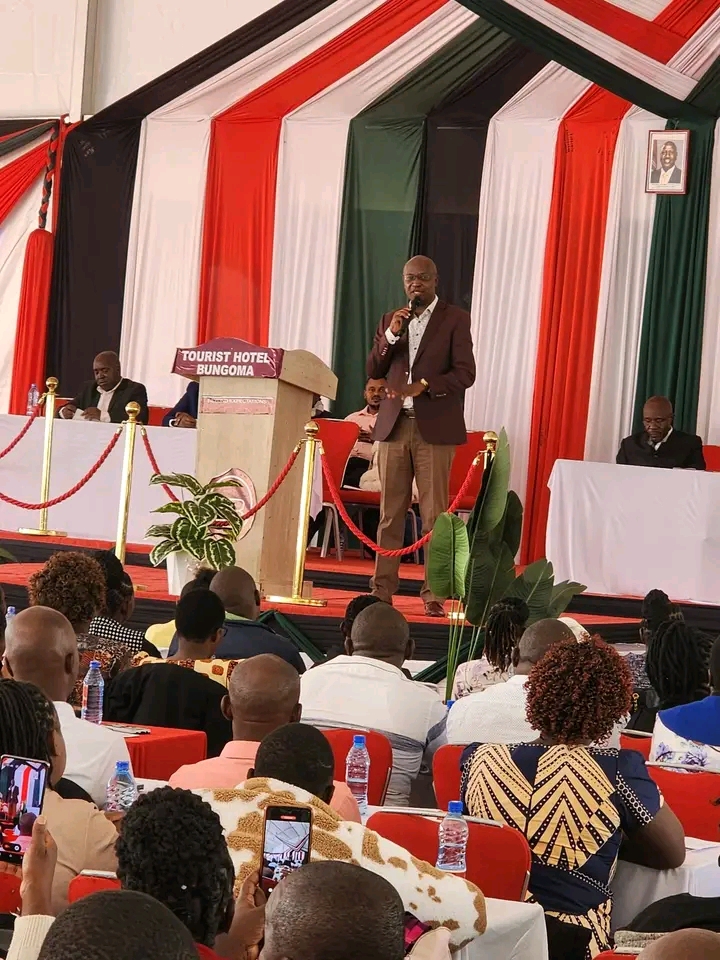 Former Bungoma Governor Wycliffe Wangamati addressing support staff drawn across Kakamega County at Bungoma tourist hotel 