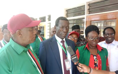 KNUT Secretary General Collins Oyuu addressing the press in Kisumu a head of Union elections