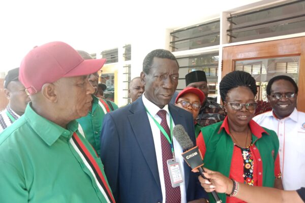 KNUT Secretary General Collins Oyuu addressing the press in Kisumu a head of Union elections