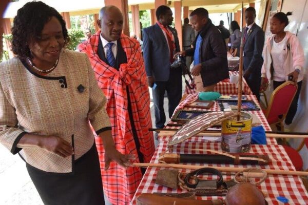 KNIA officials