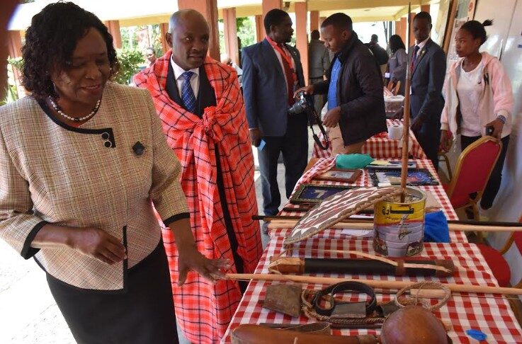 KNIA officials