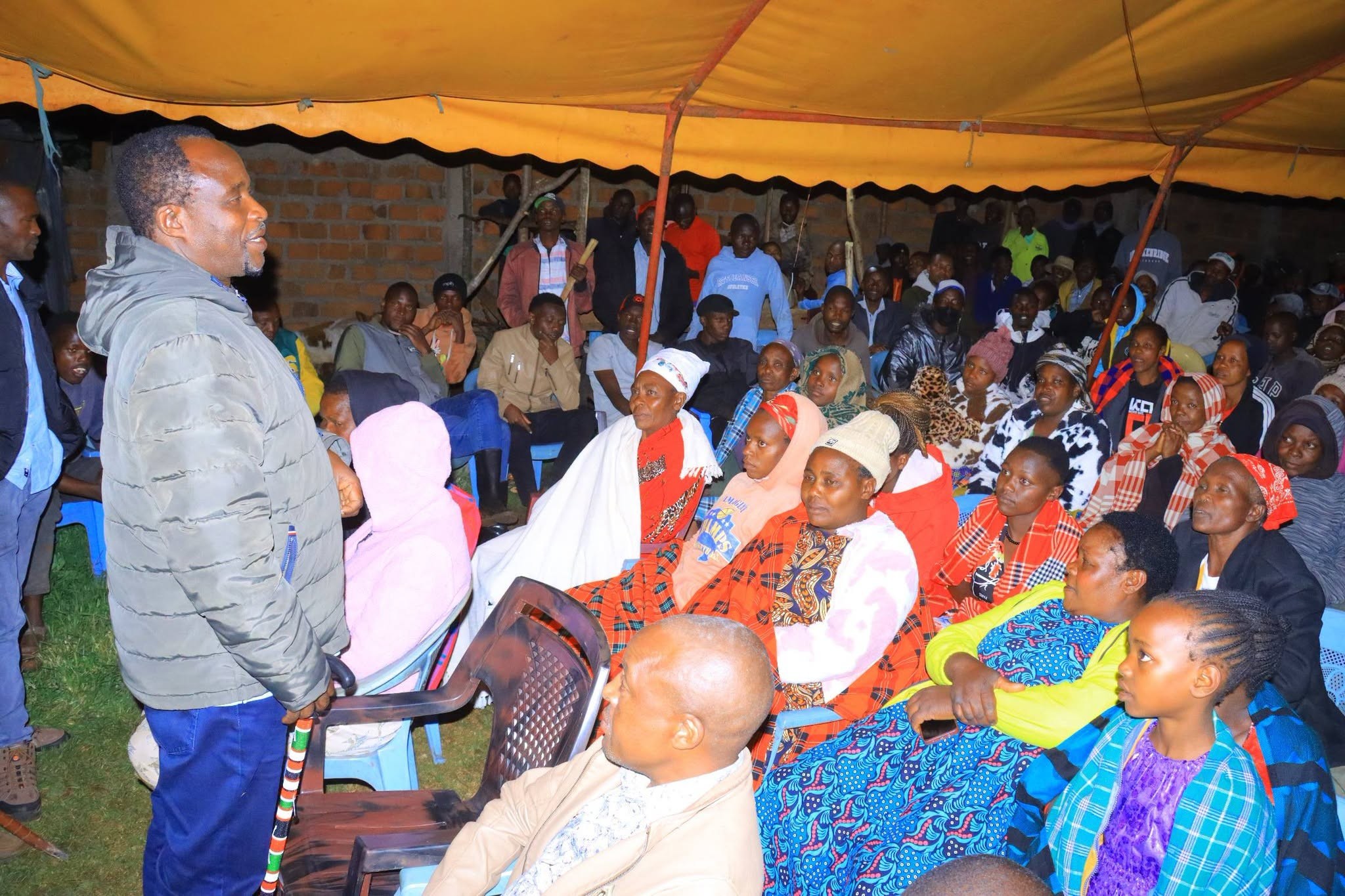 West Mugirango MP Steve Mogaka engaging mourners at Bonyamatuta village-Photo Enock Okong’o