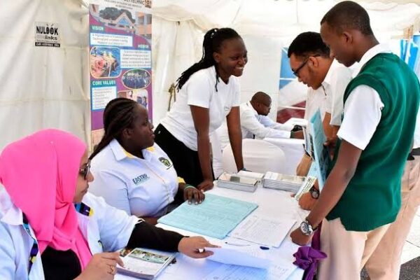 students during a previous higher education and career fair exhibition-Photo|Courtesy