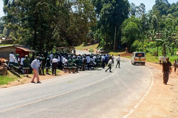 Rampaging students of Nyansira Secondary School along Kisii Keroka road on 30th September
